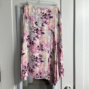 Size 14 knee length skirt. Bought in Paris France.